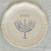 Chanukah assiett med menorah och texten let´s get lit