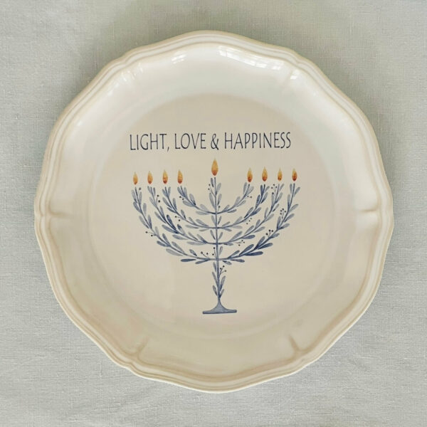Chanukah assiett med menorah och texten Light, Love & Happiness