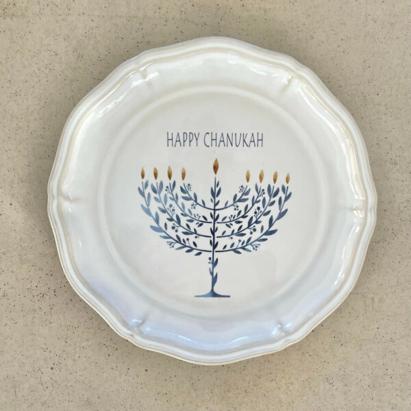 Chanukah assiett med menorah och texten happy chanukah